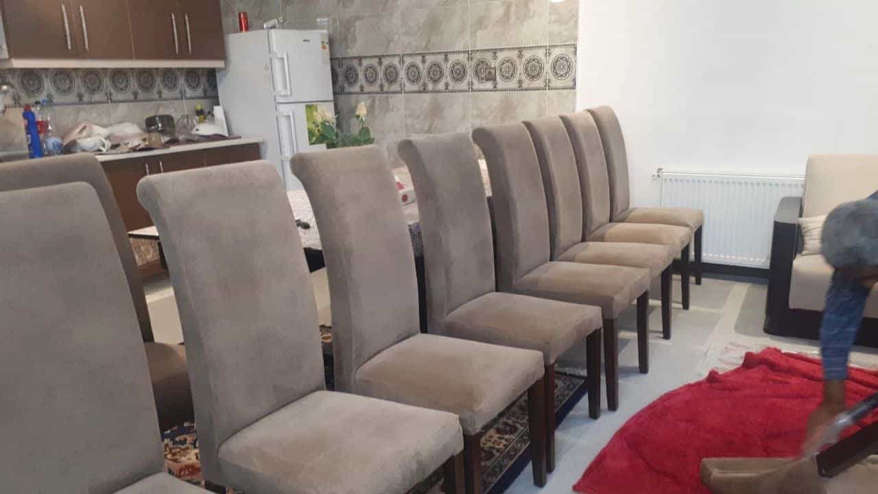 شستشوی تخصصی صندلی رستوران با دستگاه در قائمشهر تضمین درخشش و نظافت ۱۰۰٪